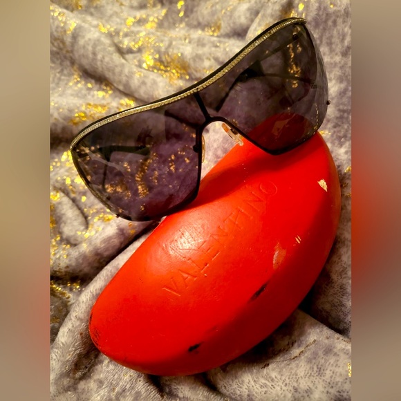 Valentino 5493/S Wrap Vintage Shield Sunglasses. Red Valentino Case Included 🎀 - Picture 3 of 8